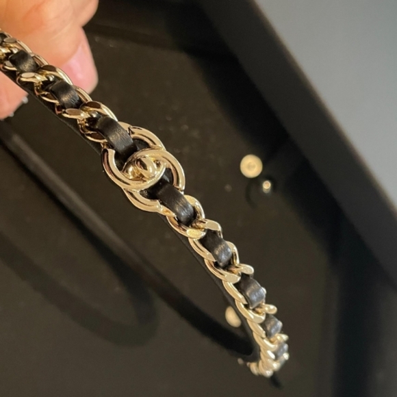 Chanel headband - Picture 2 of 5